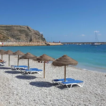 Casa Cristalina. Brisa Del Mar De Con Sus Calas. Mar Y Piscina En Familia. Хавеа