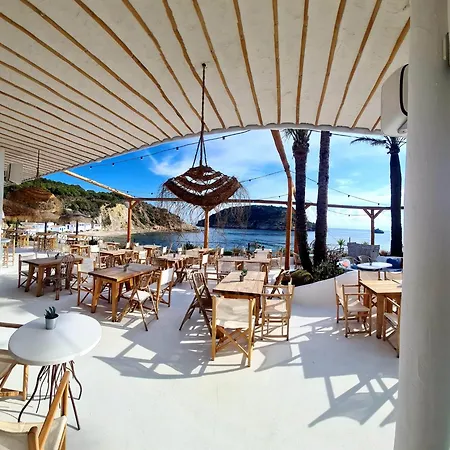 Casa Cristalina. Brisa Del Mar De Con Sus Calas. Mar Y Piscina En Familia. *